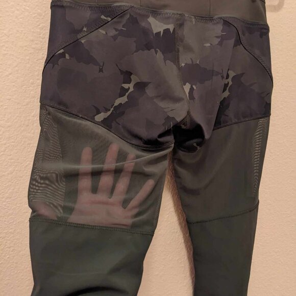 Lululemon 3/4 leggings - Green/Camo - Size 8 - Picture 6 of 8